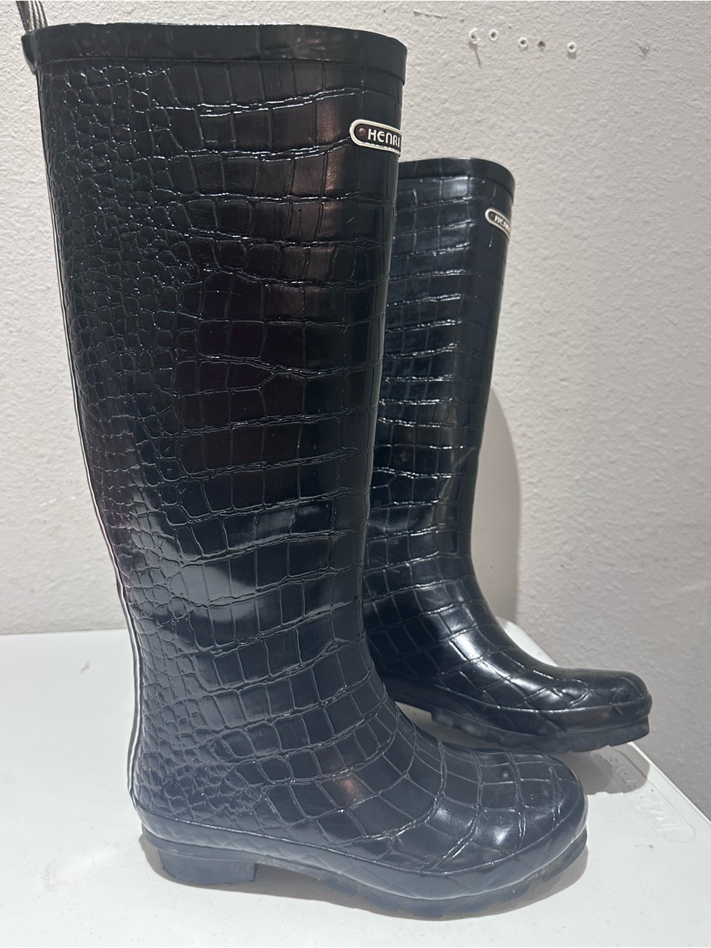 Henri Bendel Black Rubber Rain Boots Faux Crocodile Embossed Size 7